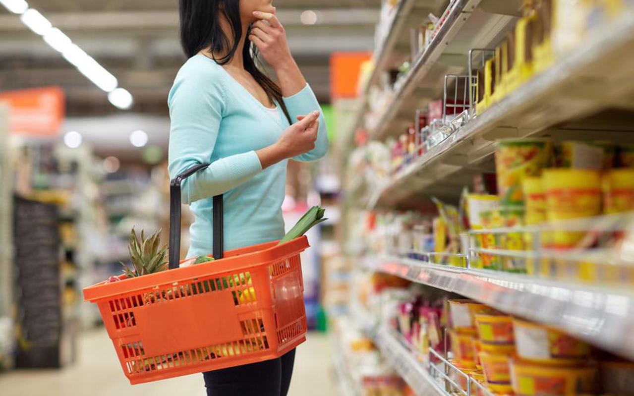 Nhiều người tiêu dùng có thói quen mua sắm tại siêu thị.