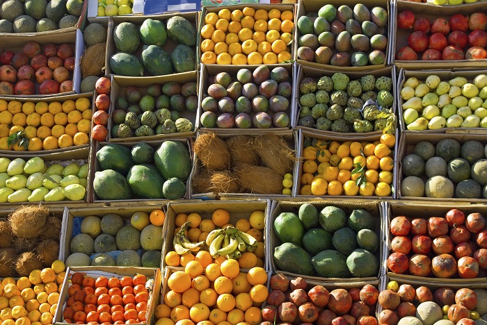 Mặt hàng trái cây đa dạng giúp người tiêu dùng có nhiều lựa chọn.