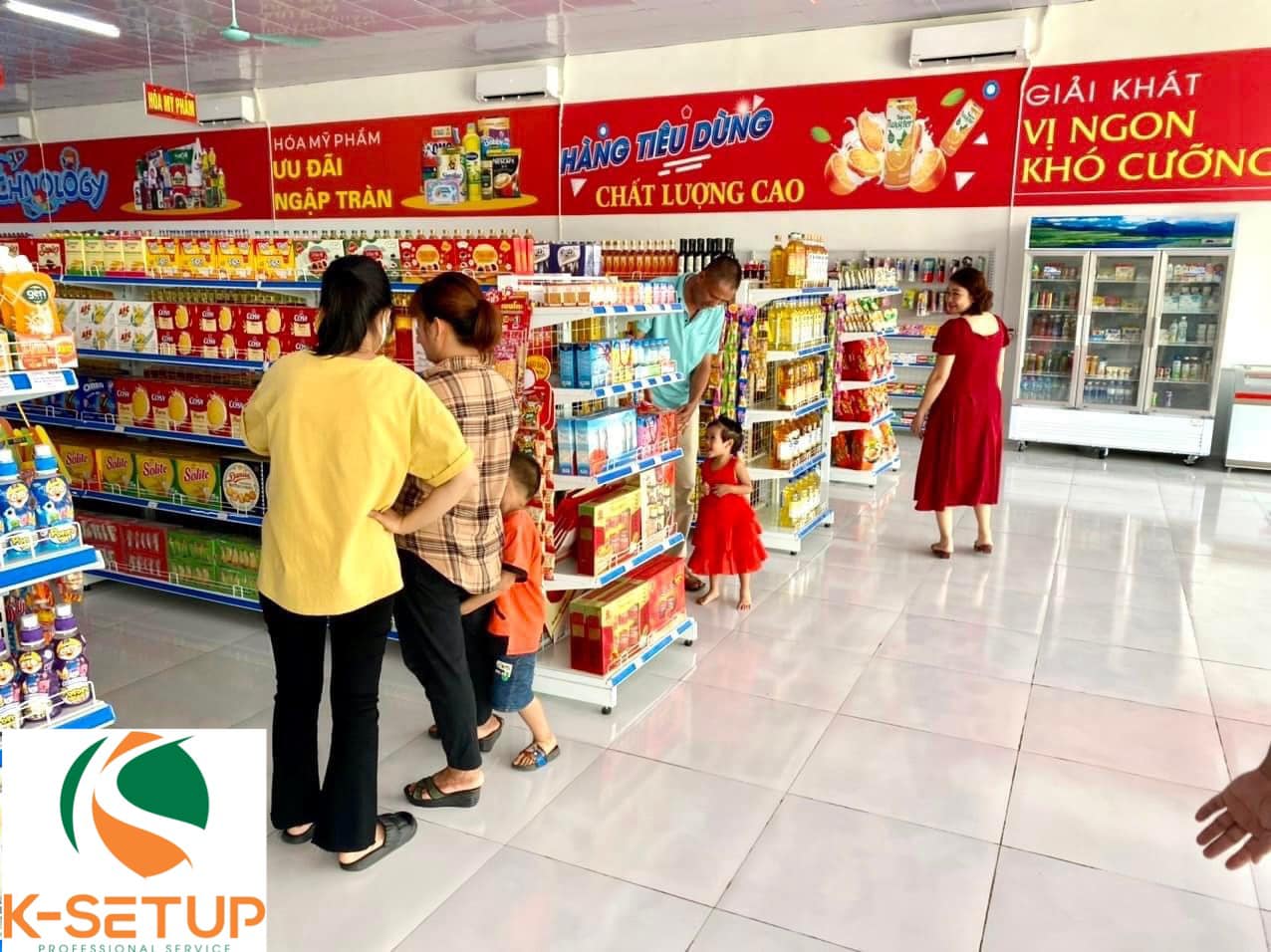 Hàng hóa được phân khu, sắp xếp theo đúng quy chuẩn.